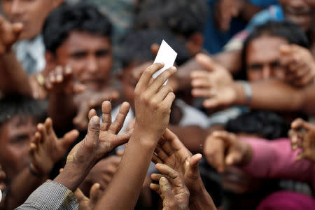 Rohingya refugees struggle to get aid in a camp in Cox's Bazar, Bangladesh, September 20, 2017. REUTERS/Cathal McNaughton