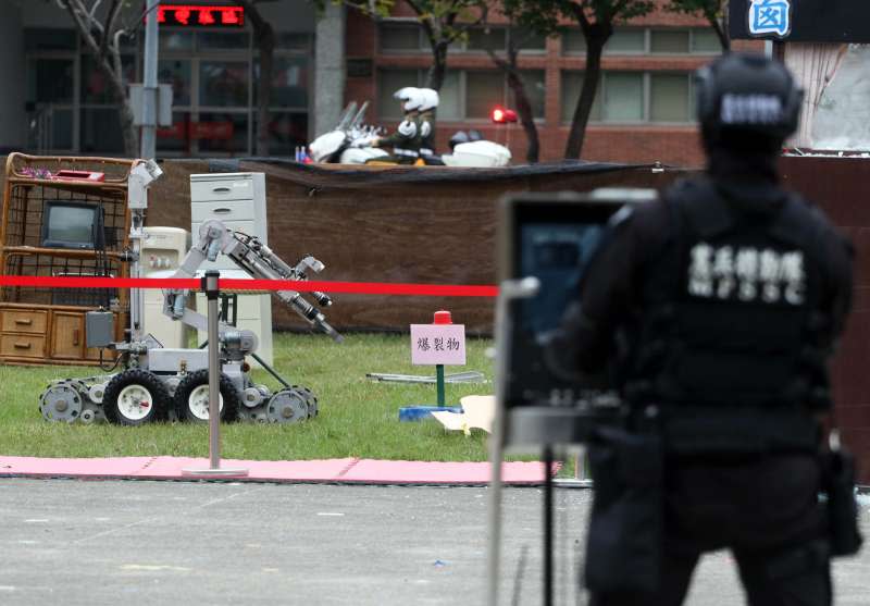 20190511-憲兵特勤隊裝備有防爆處理機器人，具有處理爆裂物的能量，近年對外展示演練，偶有機會見到此一科目。（蘇仲泓攝）
