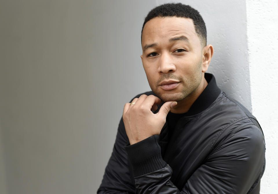 ARCHIVO – En esta fotografía de archivo del 21 de noviembre de 2016 el cantautor John Legend posa durante una sesión de retratos en West Hollywood, California. Legend está nominado al Grammy a mejor álbum vocal pop tradicional por su disco navideño "A Legendary Christmas". (Foto Chris Pizzello/Invision/AP, archivo)