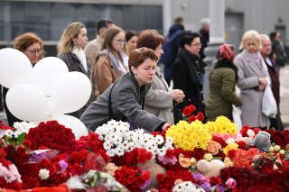 Le 26 mars 2024, à Krasnogorsk (Russie). Un mémorial devant le Crocus City Hall, où un attentat a fait au moins 137 morts le 22 mars. . Photo NATALIA KOLESNIKOVA/AFP