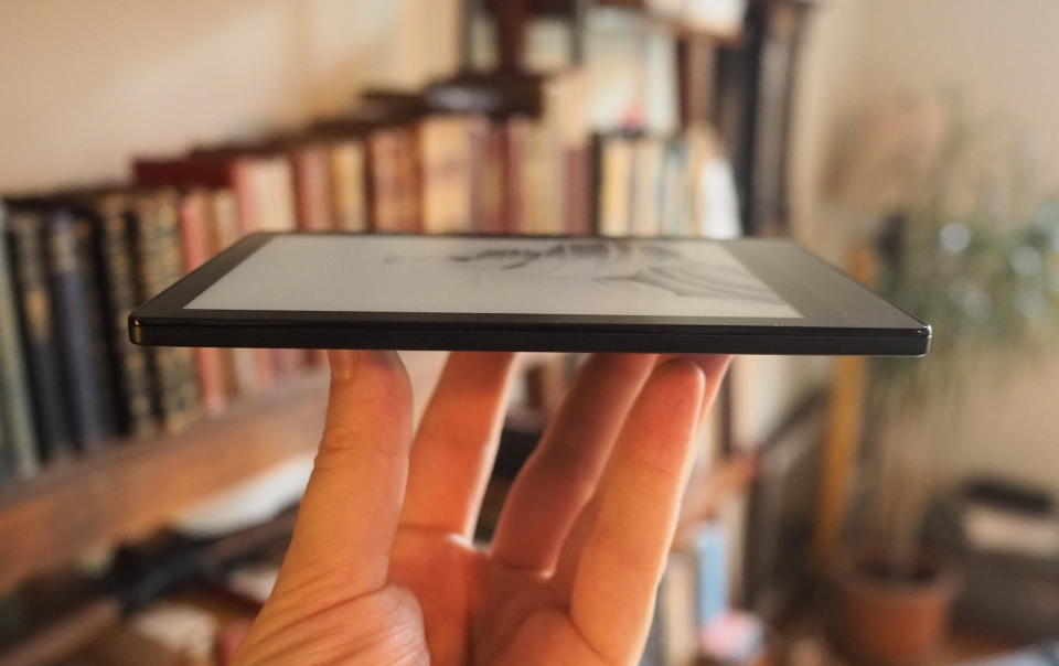 A Boox Poke 3 e-reader side-on.