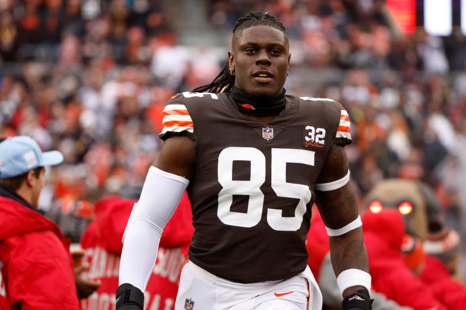 Cleveland Browns tight end David Njoku (85) warms up before the start of a game against the Jacksonville Jaguars on Dec. 10, 2023, in Cleveland.