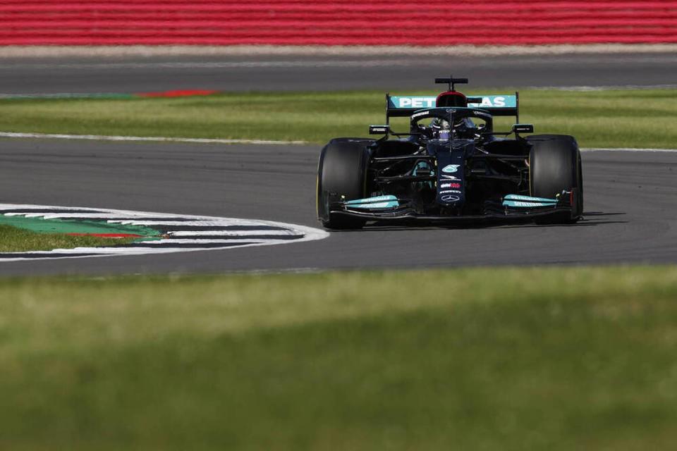 Nach Verstappen-Crash: Hamilton siegt in Silverstone