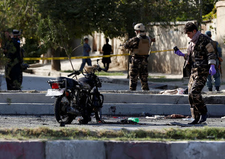 Afghan security forces inspect the site of a suicide attack in Kabul, Afghanistan September 9, 2018.REUTERS/Omar Sobhani