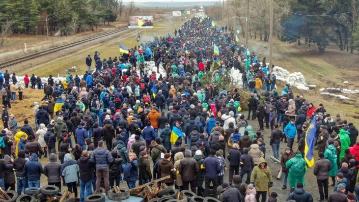 A crowd of Ukrainian civilians blocking a road in Energodar, March 2, 2022.