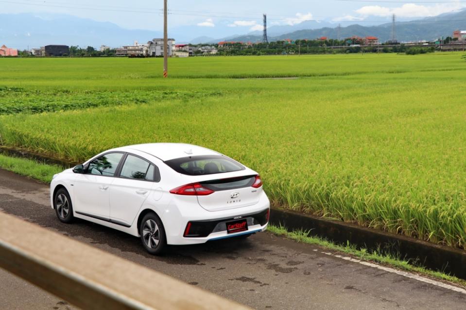 別用刻板印象看我，Hyundai Ioniq hybrid節能之外同樣驚豔