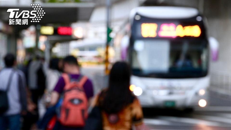 觀光潮有望帶動，客運、遊覽車司機開缺增加。（示意圖／shutterstock 達志影像） 