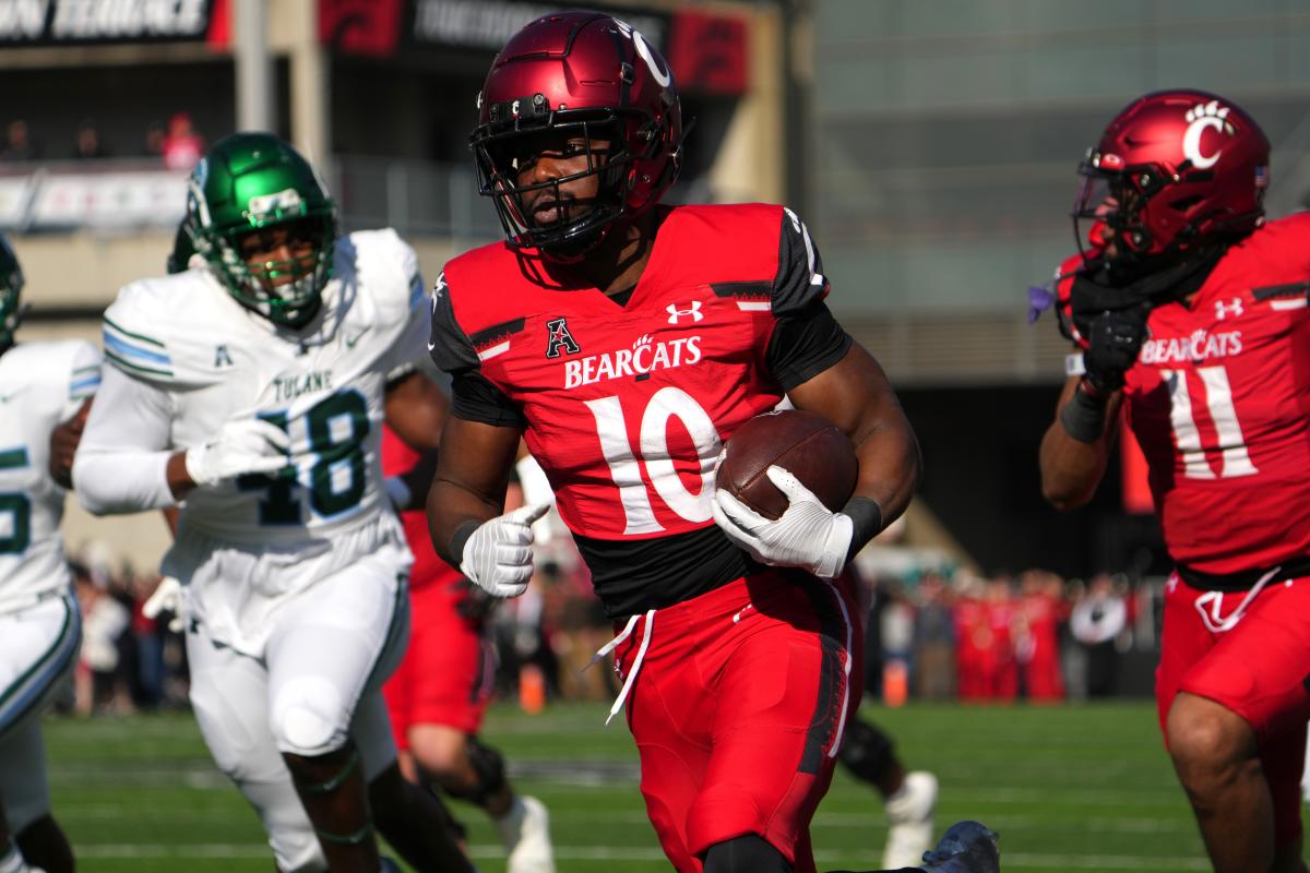 Cincinnati vs. Louisville in Fenway Bowl Prediction, picks, players to