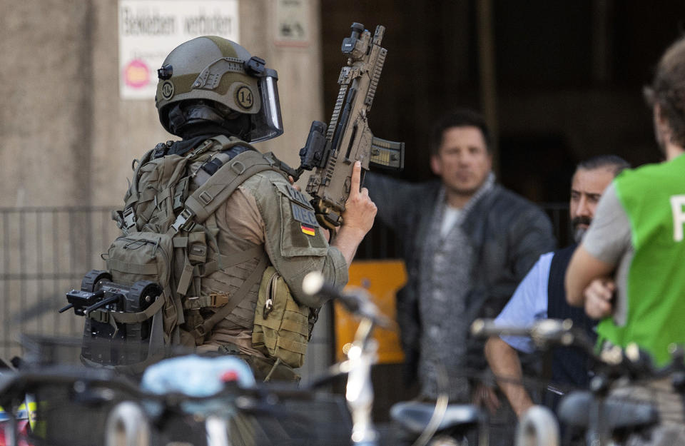 Special police operate outside the Cologne, western Germany, train station Monday, Oct. 15, 2018. Cologne police closed parts of the western German city’s main train station after a man took a woman hostage in a pharmacy inside. (Marius Becker/dpa via AP)