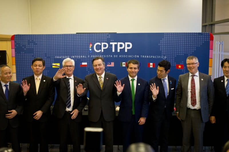 <cite>2018年3月8日的文件照片中，CPTPP成員國的財政部長參加在智利舉行的《跨太平洋夥伴全面進步協定》（CPTPP）會議。（美聯社）</cite>