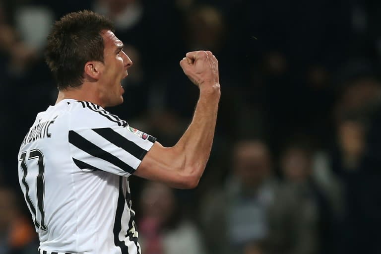 Juventus' forward Mario Mandzukic celebrates after scoring against Empoli in Turin on April 2, 2016