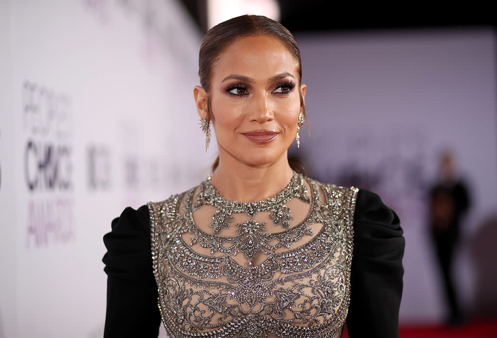 Jennifer Lopez drinks from a Swarovski crystal Starbucks cup, but don’t be fooled by the rocks that she’s got