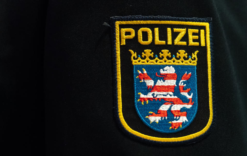 Die Ermittlungen gegen ein mutmaßliches rechtsextremes Netzwerk in der Frankfurter Polizei wurden ausgeweitet. (Bild: Silas Stein/dpa )