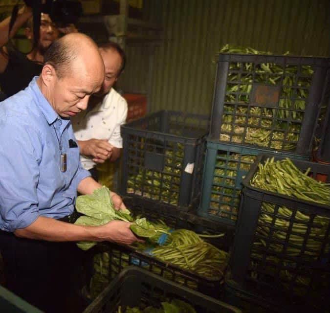 台北農產運銷公司爆發群聚感染，曾任北農總經理的前高雄市長韓國瑜表示，願老同事一切安好（圖／翻攝自韓國瑜臉書）