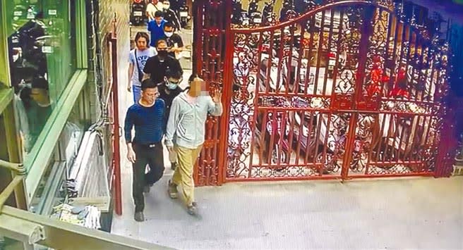 男子阮哲夫被控為錢財殺害祖母，還涉入15年前中正大學女大生失蹤案，其妹昨跨海視訊指證哥哥藏了10多顆人牙。（資料照片／林欣儀台中傳真）