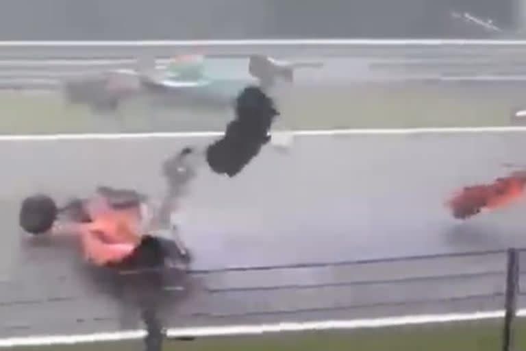 El momento del impacto en el circuito de Spa Francorchamps, en Bélgica, donde perdió la vida el piloto Dilano Van't Hoff