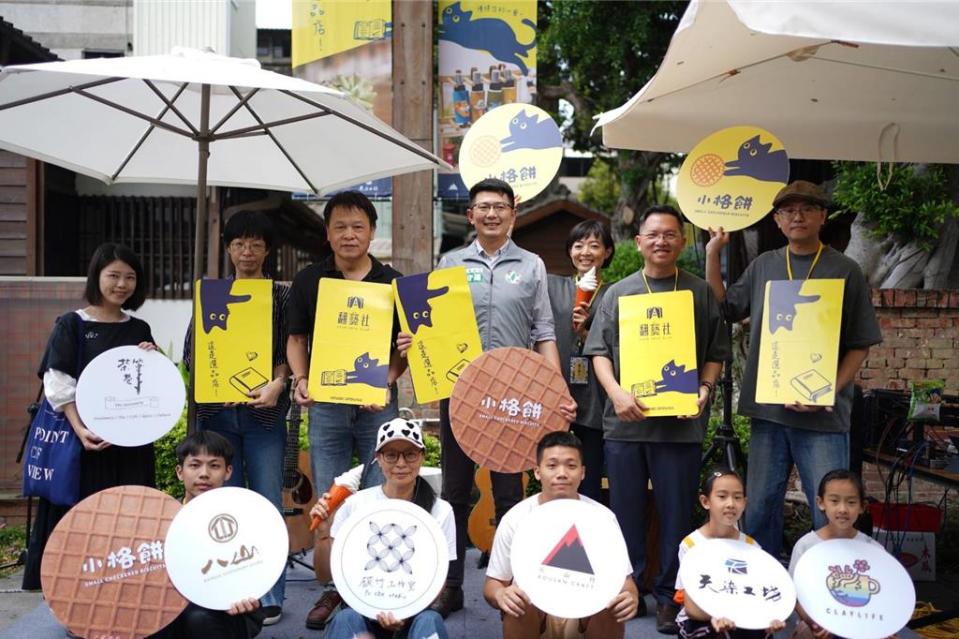 台中文學館內的選品店「翻藝社」，今日熱鬧開幕。圖／曾麗芳