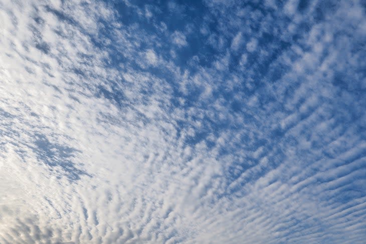 <span class="article__caption">Heed these clouds’ warning: Mackerel skies indicate a likely change in weather. </span> (Photo: Yuga Kurita via Getty Images)