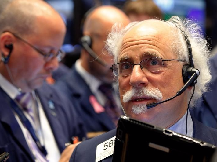 Traders work on the floor of the New York Stock Exchange (NYSE) in New York City, U.S. September 22, 2016.  REUTERS/Brendan McDermid 