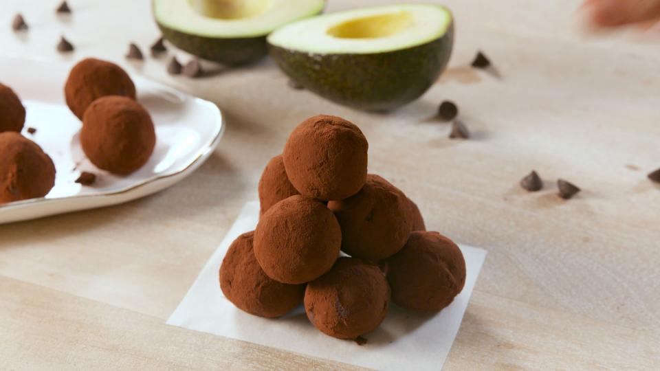 <p>Make Christmas keto-friendly.</p><p>Get the recipe from <a href="https://www.delish.com/cooking/recipe-ideas/a19633901/keto-chocolate-truffles-recipe/" rel="nofollow noopener" target="_blank" data-ylk="slk:Delish;elm:context_link;itc:0;sec:content-canvas" class="link ">Delish</a>.</p>