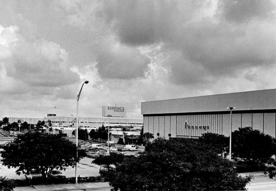 Extremo este del Dadeland Mall en 1980.