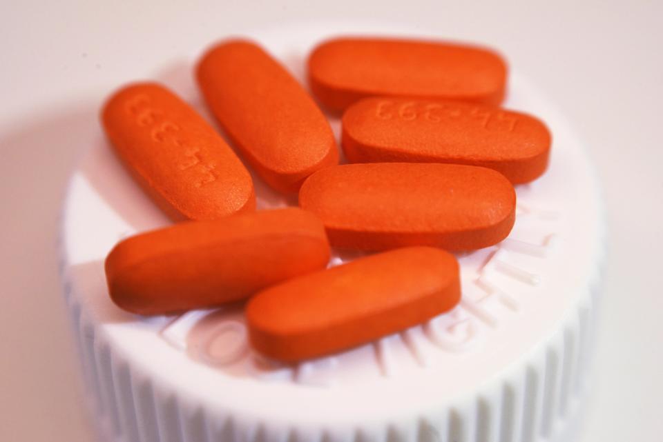 Píldoras de ibuprofeno, el primer antiinflamatorio no esteroide (AINE) del mercado indicado para el dolor de cabeza, dental, muscular, neurológico de carácter leve y postquirúrgico, así como para los dolores menstruales. (AP Foto/Patrick Sison)