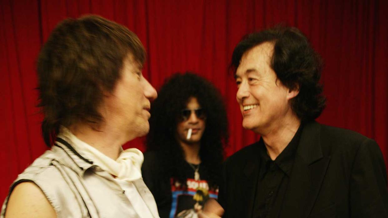  Jeff Beck and Jimmy Page photographed at an awards ceremony, with Slash in the background. 