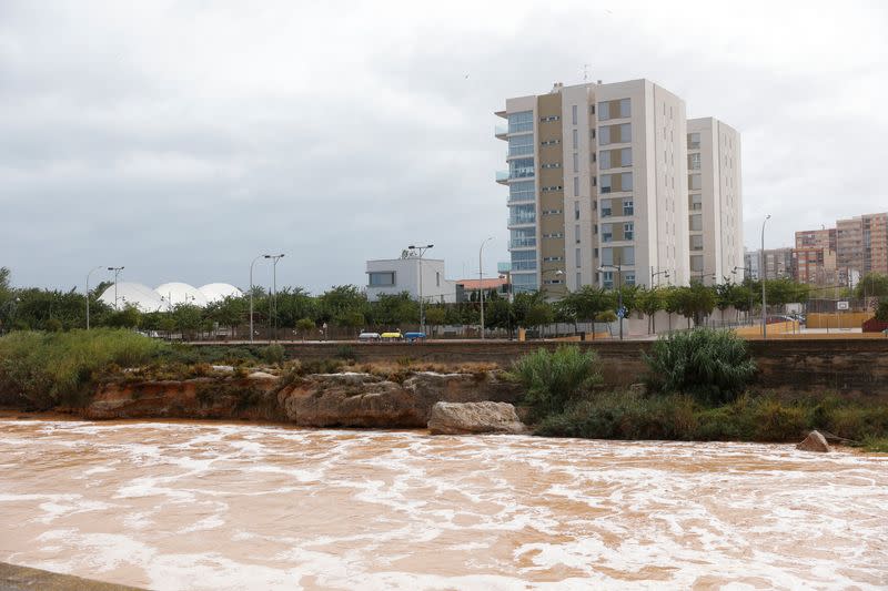 The force of the rains last night overflows the Cervol river as it passes through Vinaroz