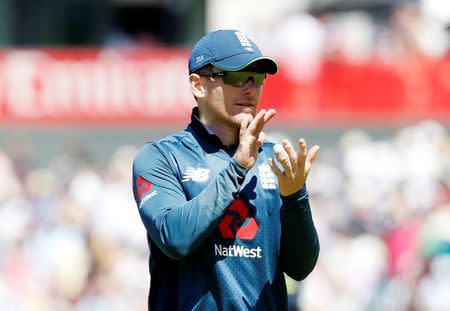Cricket - England v Australia - Fifth One Day International - Emirates Old Trafford, Manchester, Britain - June 24, 2018 England's Eoin Morgan applauds the fans after the first innings Action Images via Reuters/Craig Brough