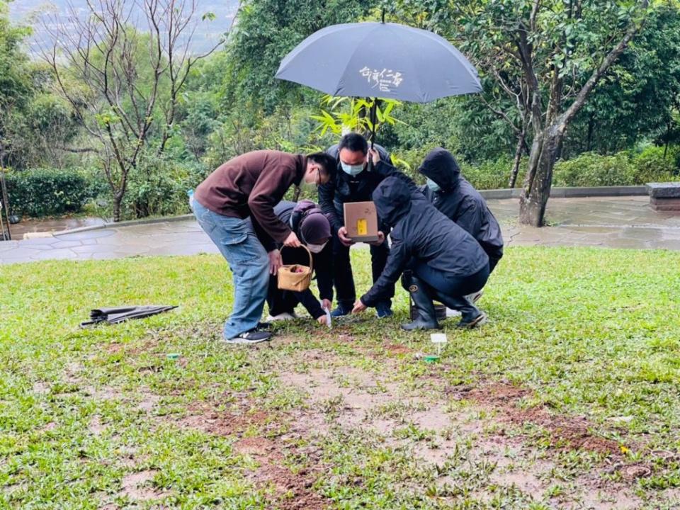 陳松勇的骨灰在1月初植存於法鼓山金山環保生命園區。（圖／陳松勇友人提供）