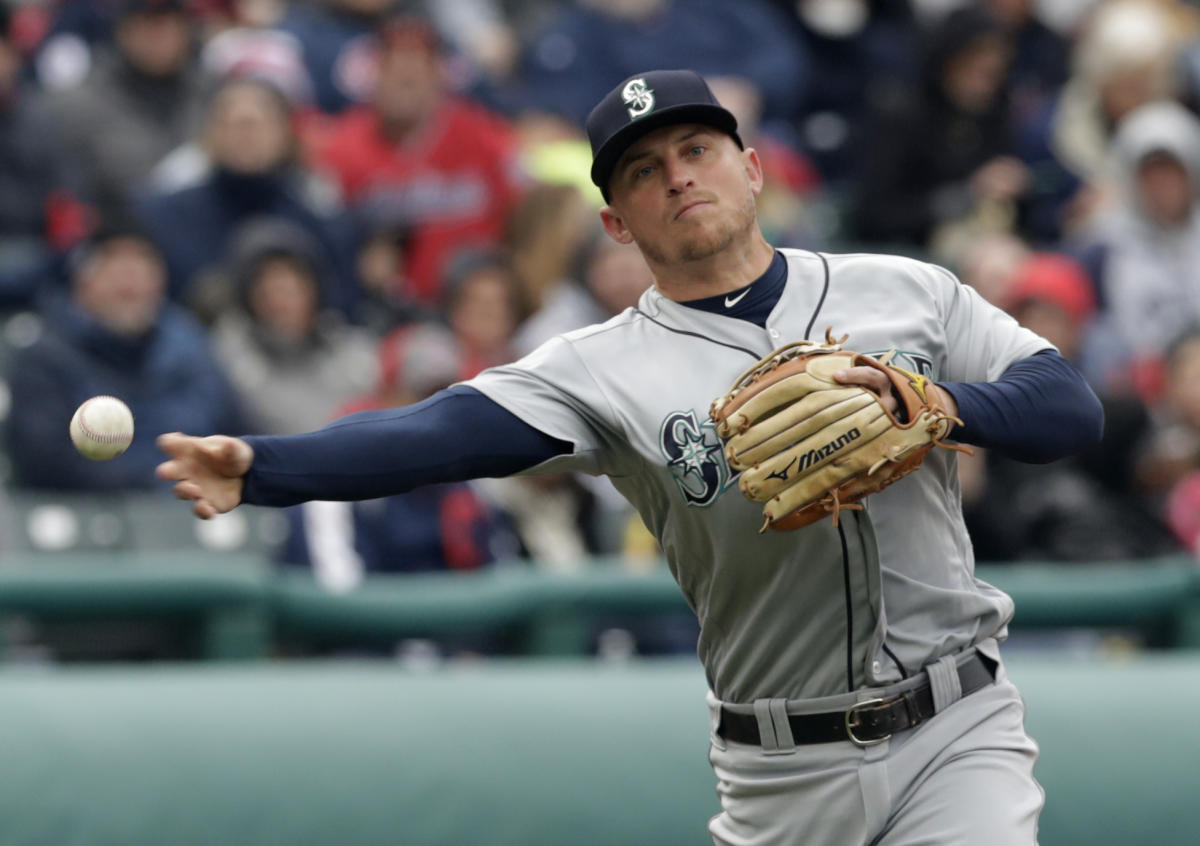 Kyle Seager's brilliant play at third base saved James Paxton's no