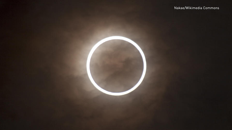 Annular-eclipse-2012-Nakae-Wiki-Commons