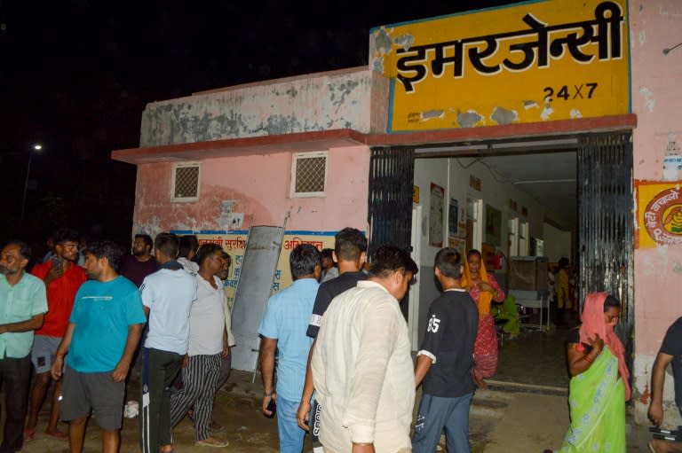 Lines of ambulances rushed the injured to hospitals, while people gathered outside a mortuary for news of their relatives (Pawan SHARMA)