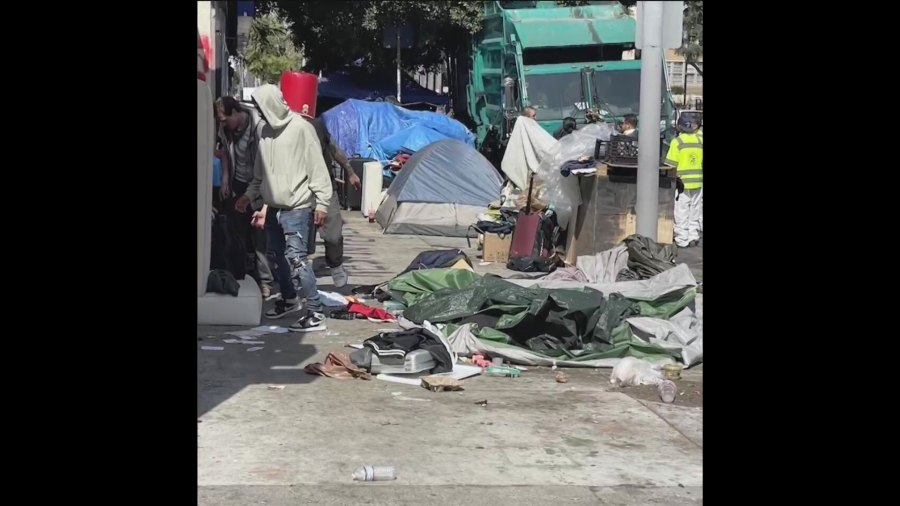 A large homeless encampment taking over sidewalks in Hollywood. (KTLA)