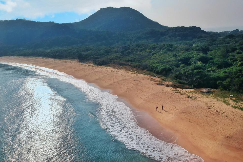 大嶼山行山丨分流半島郊遊路線！沿海賞最西南端美景 漫遊隱世沙灘＋燈塔炮台