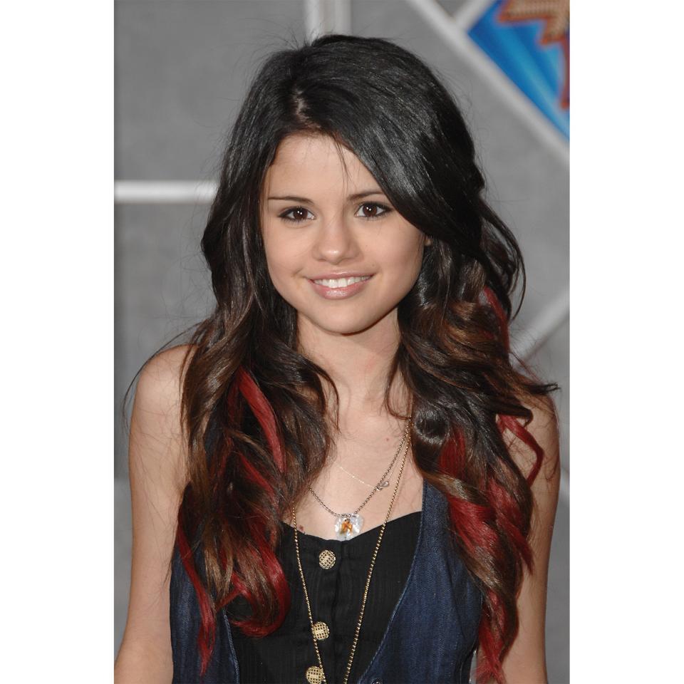 <p>The streaks were such a hit Gomez hit them again, this time in a russet scarlet for the "Hannah Montana and Miley Cyrus: Best of Both Worlds Concert" in Los Angeles in early 2008.</p>