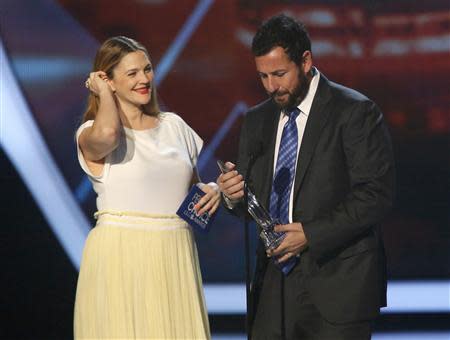 Actress Drew Barrymore presents the award for favorite comedic movie actor to Adam Sandler at the 2014 People's Choice Awards in Los Angeles, California January 8, 2014. REUTERS/Mario Anzuoni