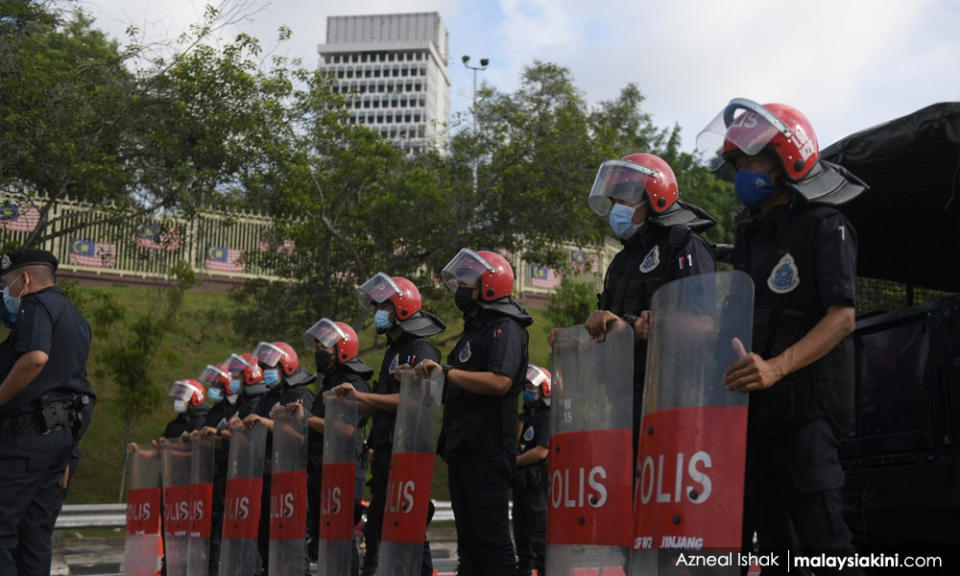 Will Parliament meet after two-week suspension, asks Kit Siang