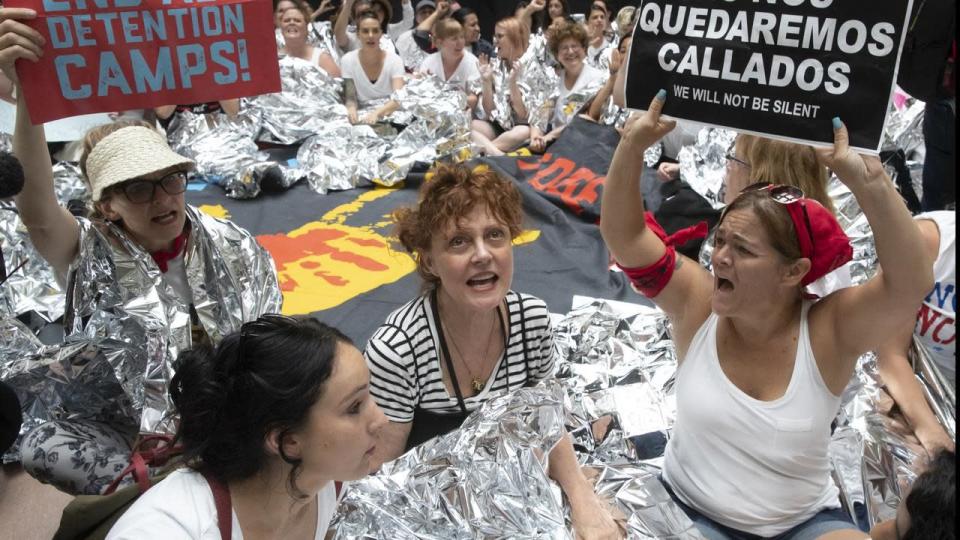 US actress Susan Sarandon rallied with hundreds of others against Donald Trump’s immigration policy (Credit: AAP)