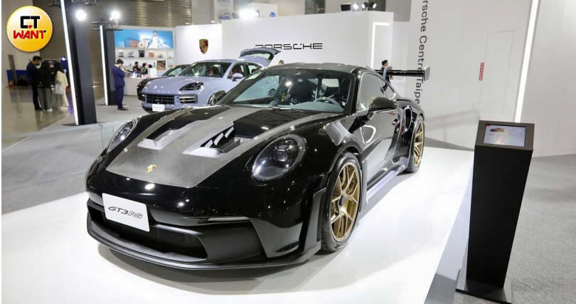 此次的「2024台北新車暨新能源車特展」，保時捷以性能而生的 911 GT3 RS 作為主秀。（圖／方萬民攝）