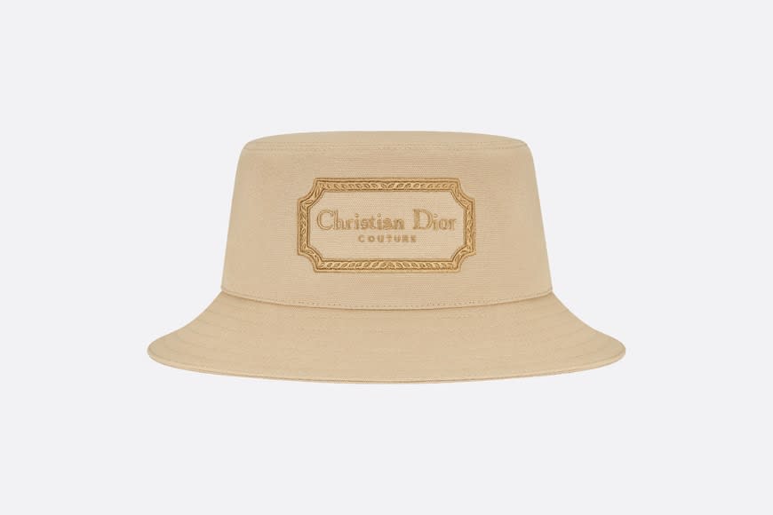 漁夫帽以輕輕柔柔的大地色系為基底 Source:Dior