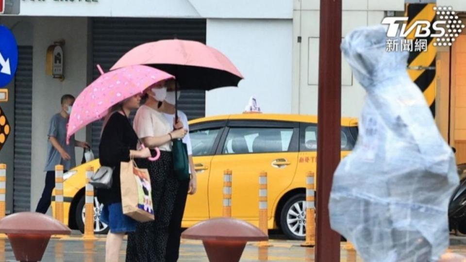 氣象署發布大雨特報。（示意圖／黃城碩攝）