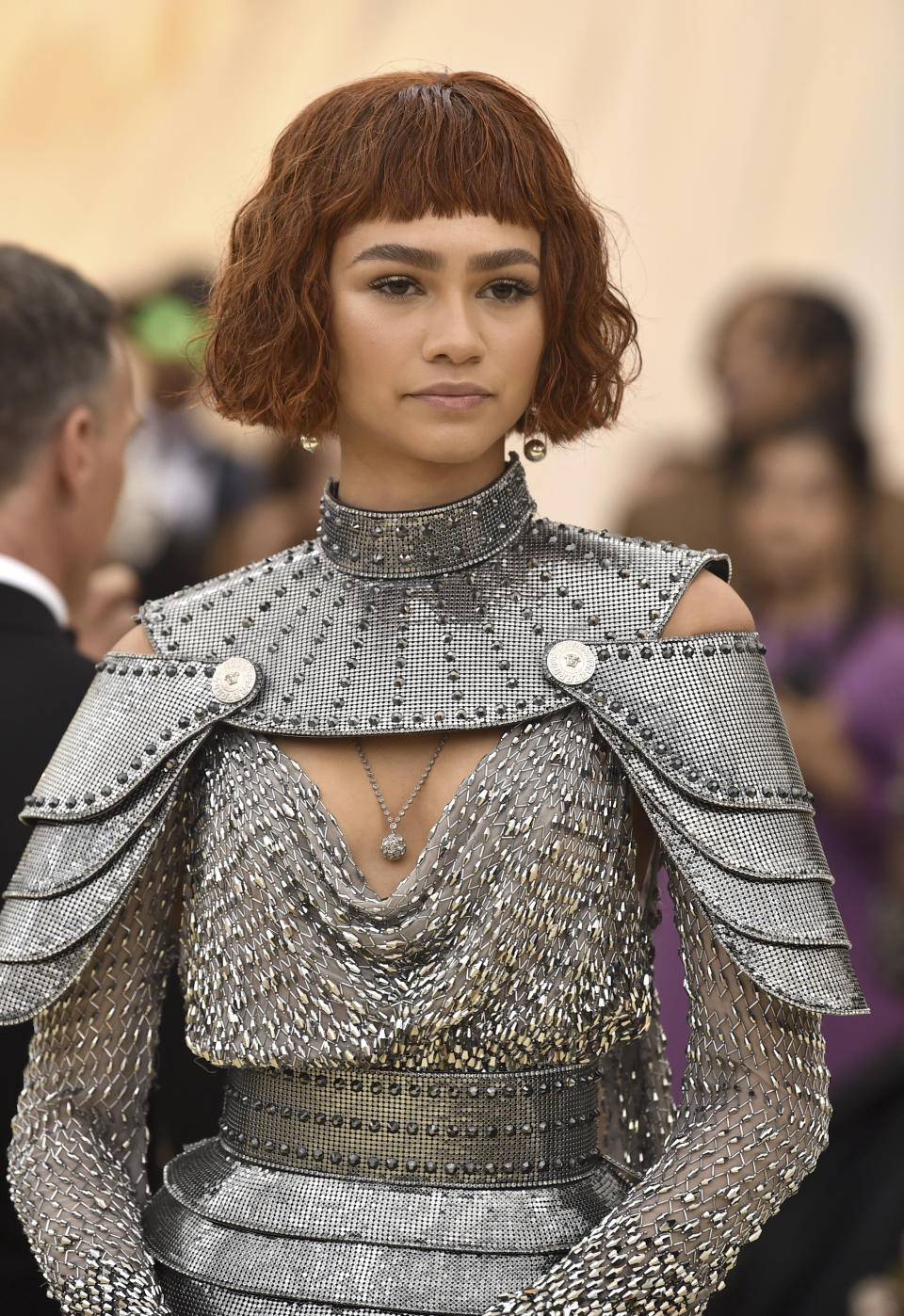 ZENDAYA: ROTER BOB