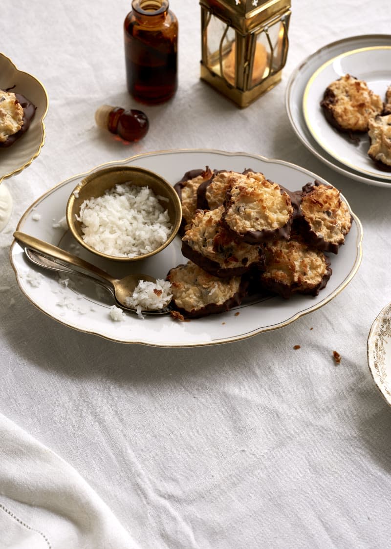 Chocolate Chip Macaroon Puffs