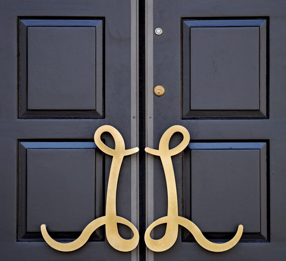 L-shaped handles adorn the front door of Lanning's Restaurant.
