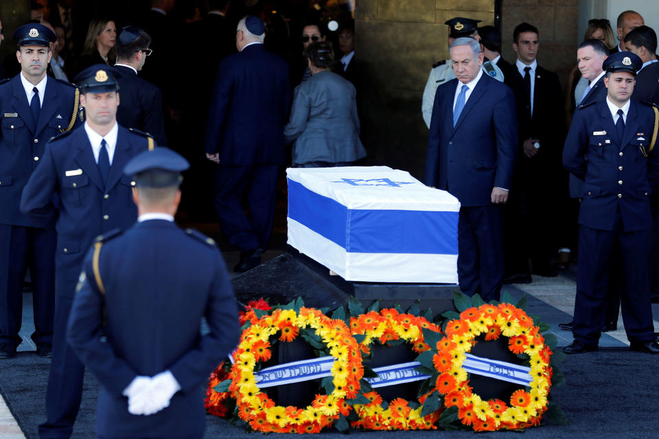 Mourning Shimon Peres