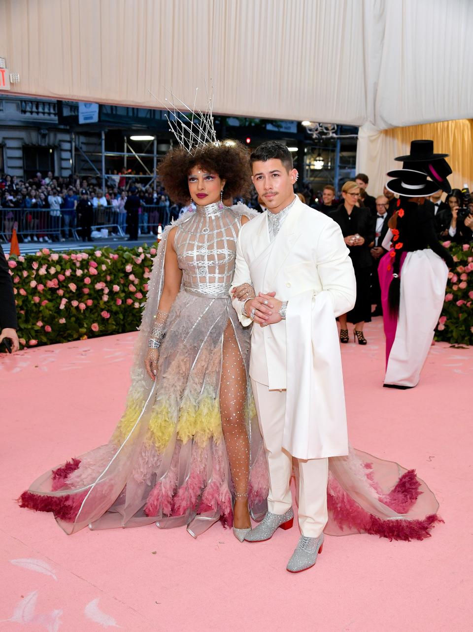 <h1 class="title">Priyanka Chopra in Dior Haute Couture wearing Chopard jewelry and Nick Jonas in Dior and Christian Louboutin shoes wearing Chopard jewelry, Borgioni and Marli New York ear cuffs, and a Djula ring</h1><cite class="credit">Photo: Getty Images</cite>