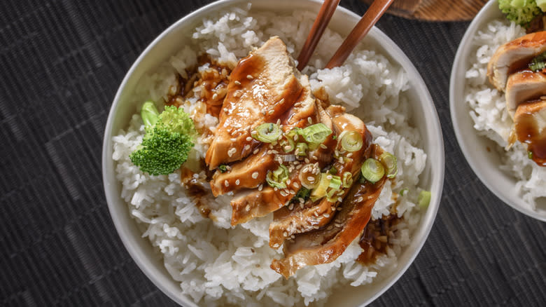 Chicken with soy sauce and rice