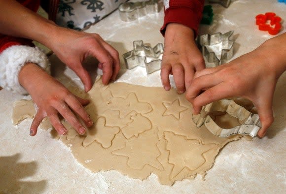 Michelle Dickson helps make cookies with her niece and nephews in Livonia, Mich.