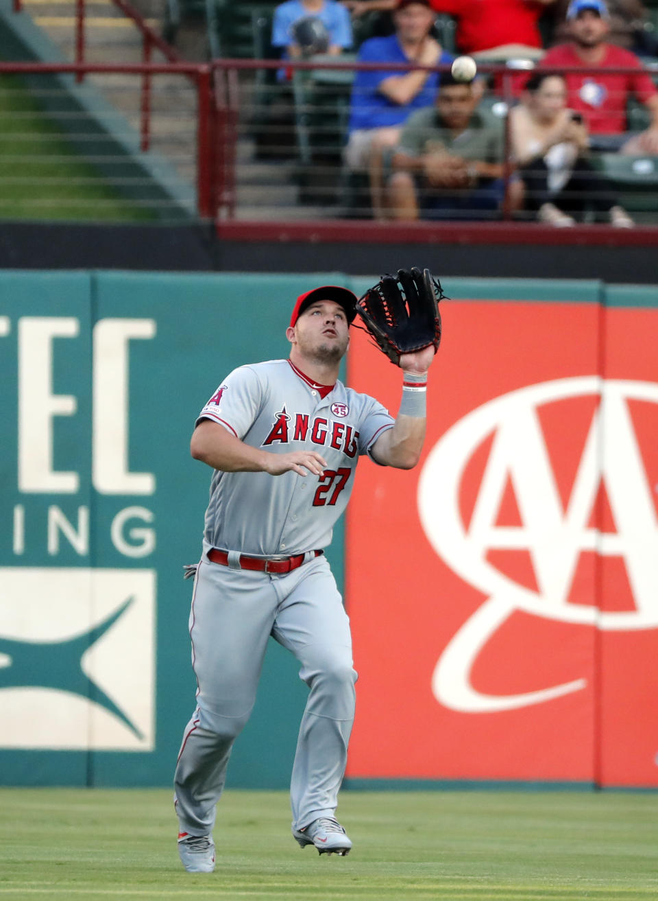 Los Angeles Angels center fielder Mike Trout reaches up to field a fly out by Texas Rangers' Elvis Andrus in the first inning of a baseball game in Arlington, Texas, Tuesday, Aug. 20, 2019. (AP Photo/Tony Gutierrez)
